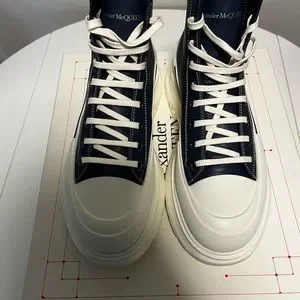 Alexander McQueen | Shoes | Preowned Alexander Mcqueennavy  display picture 1